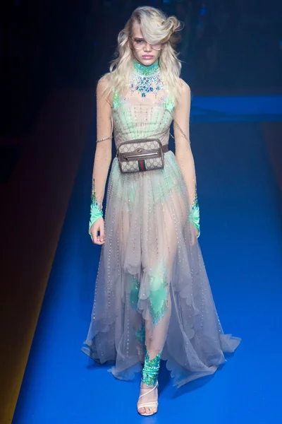 Look 94